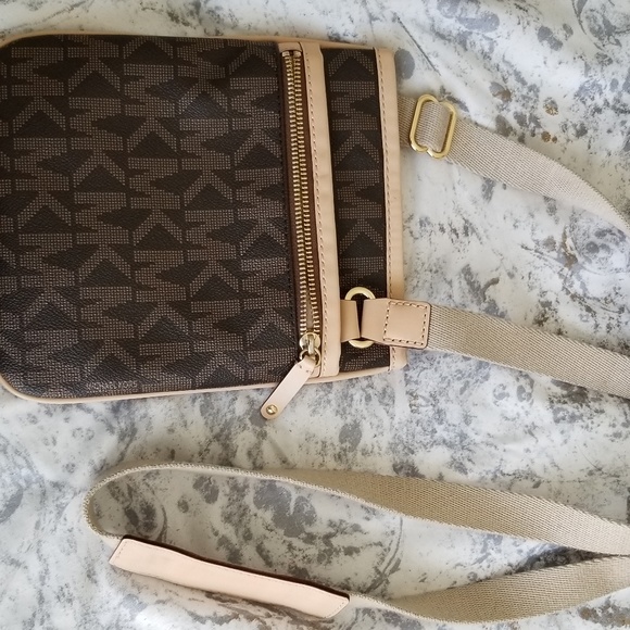 Michael Kors Crossbody - Picture 3 of 5